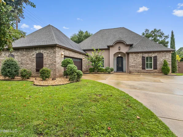 301 Goose Pointe Blvd, Biloxi, MS 39531