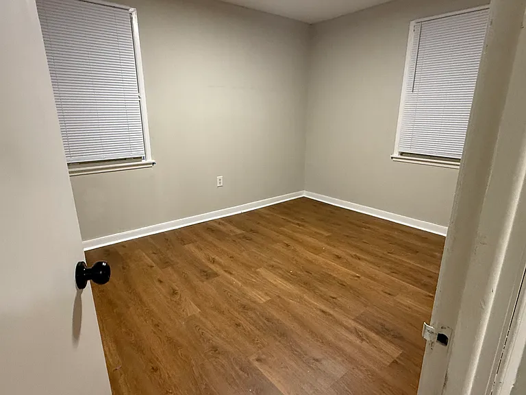 2208 Ford Ave — Photo 5