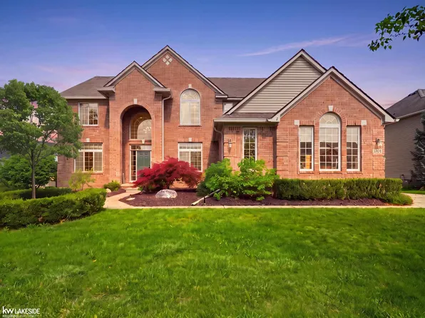 25346 Stanley Ln, South Lyon, MI 48178