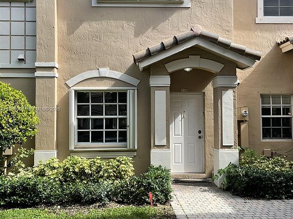 4th image of 5725 NW 114th Path APT 106