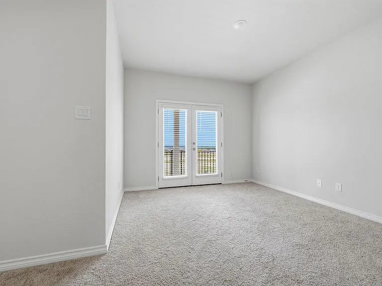 245 Leeland Dr — Photo 21