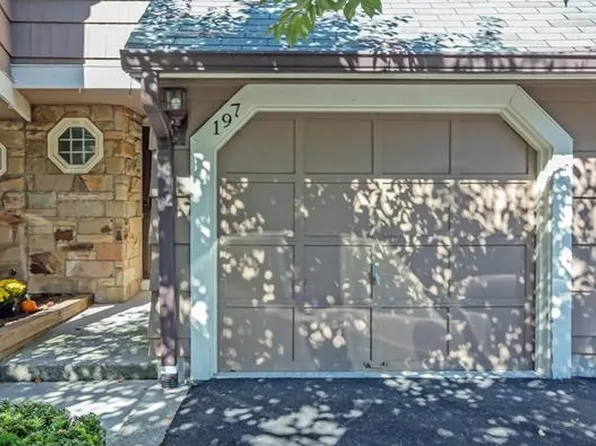 197 Treetop Cir, Nanuet, NY 10954