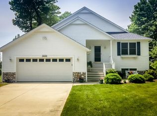 3689 N Lakeshore Dr, Holland, MI 49424
