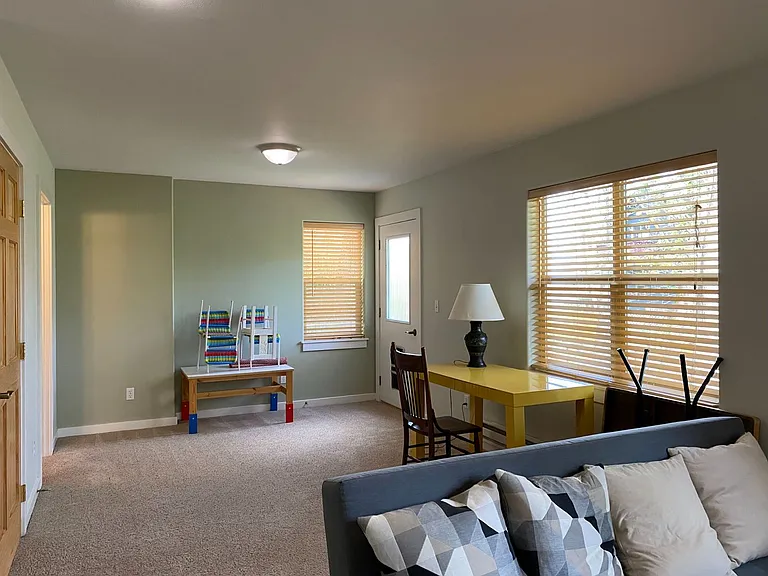 711 Katies Ln — Photo 16