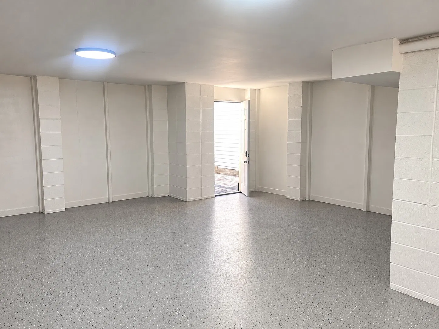 2 bed, 1.5 bath, 1250 sqft, $4,500 — Photo 4