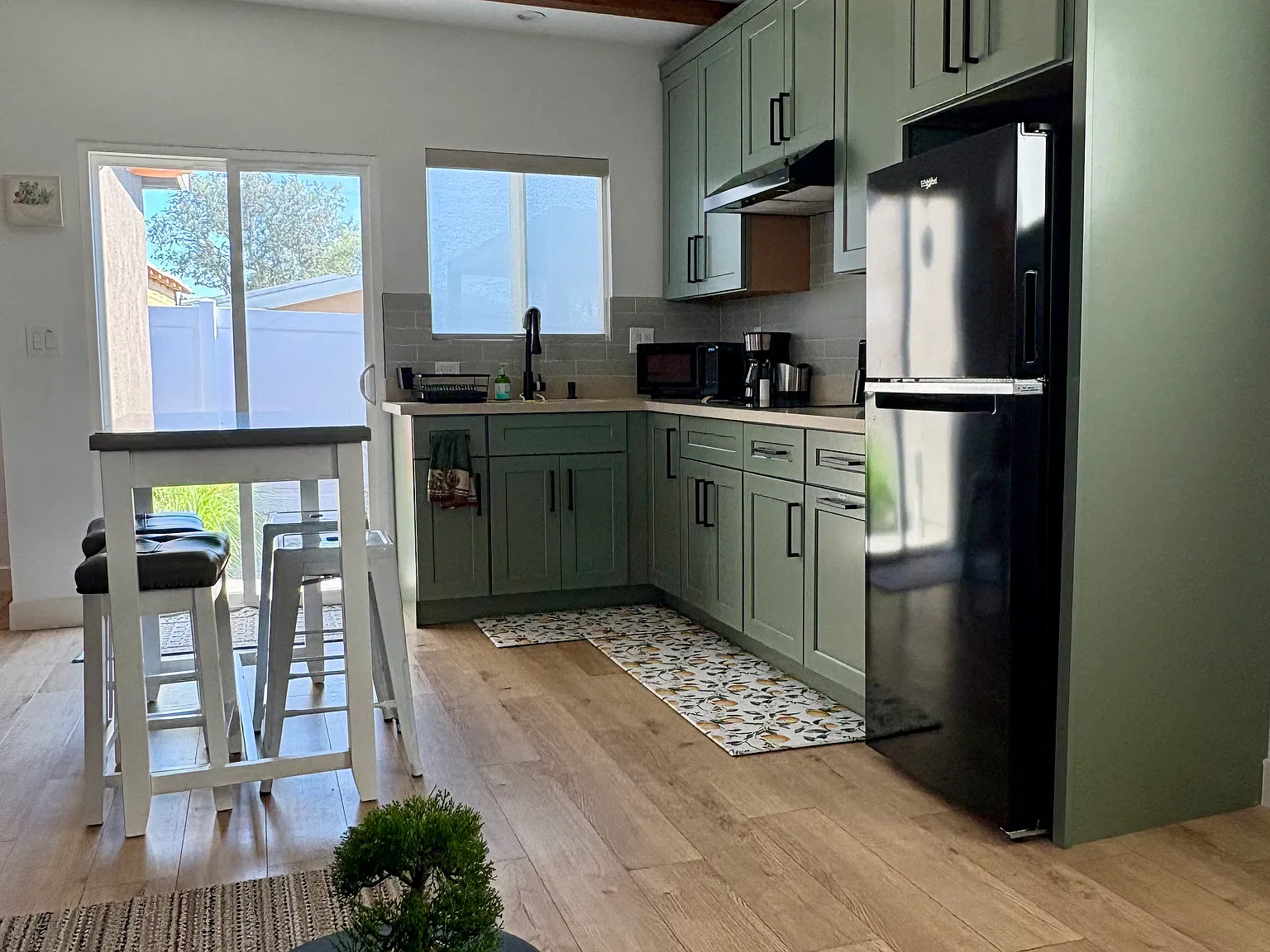 2 bed, 664 sqft, $3,000 — Photo 4