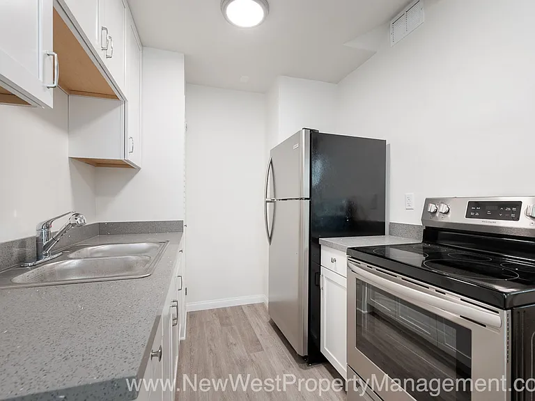 557 22nd St — Photo 12