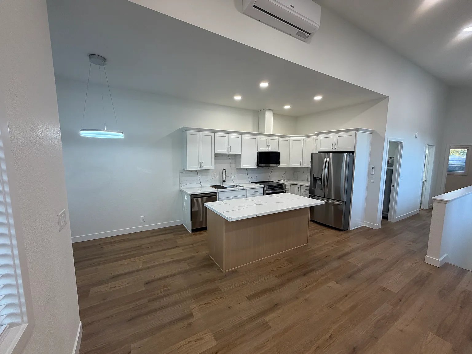 2 bed, 1040 sqft, $2,650 — Photo 4