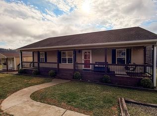 12 Lindsey Acres Ln, Leicester, NC 28748