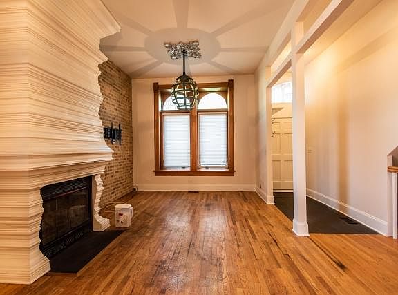 2nd image of 1542 N Wood St APT 1F