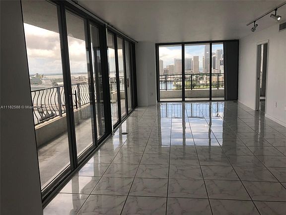 5th image of 555 NE 15th St APT 25A