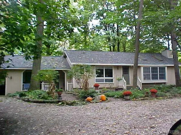 1771 Eastwood Dr, Burt, NY 14028