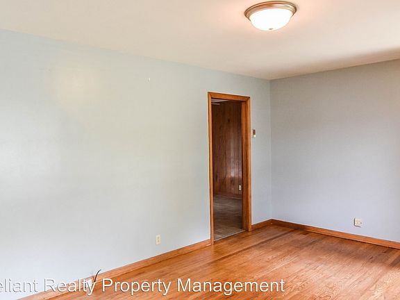 4th image of 6006 Russell Dr