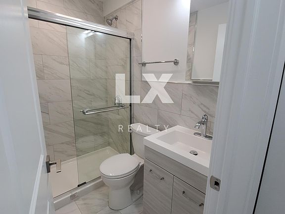 5th image of 486 W Aldine Ave #216