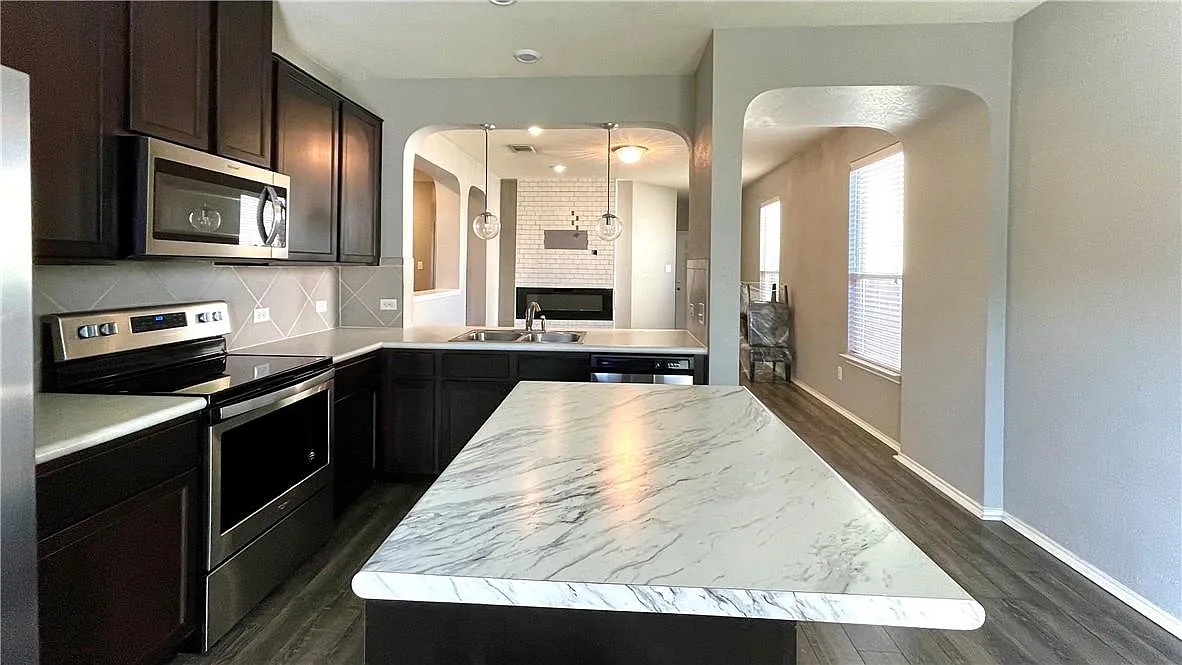 3 bed, 2.0 bath, 1314 sqft, $1,800 — Photo 4