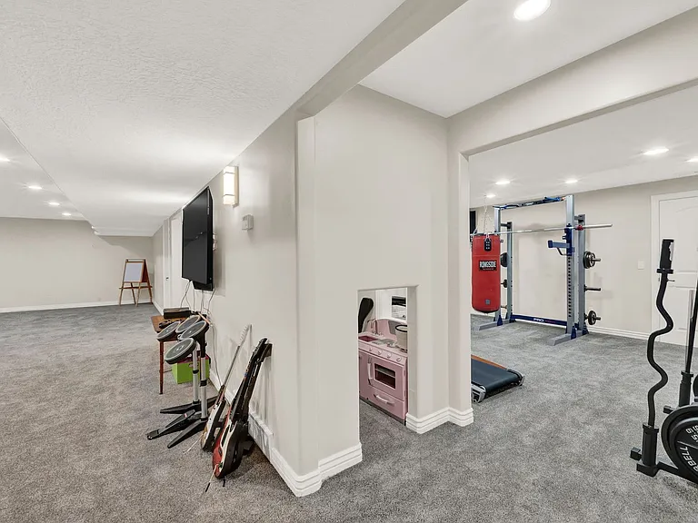 1693 E Crimson Oak Dr — Photo 27