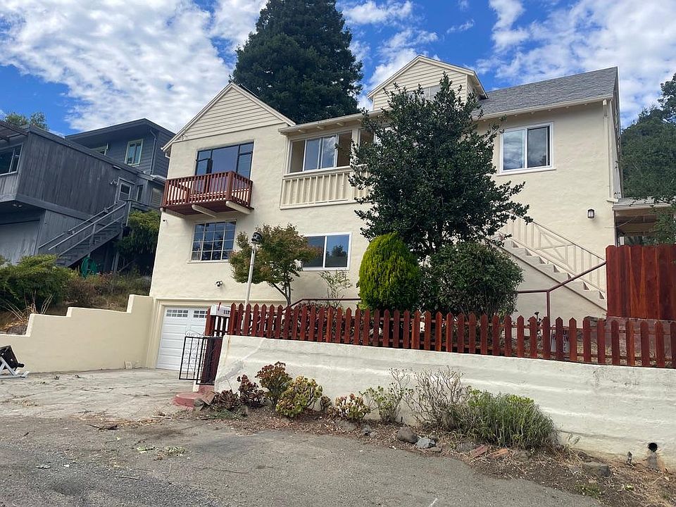 Front of the house with plenty of parking space