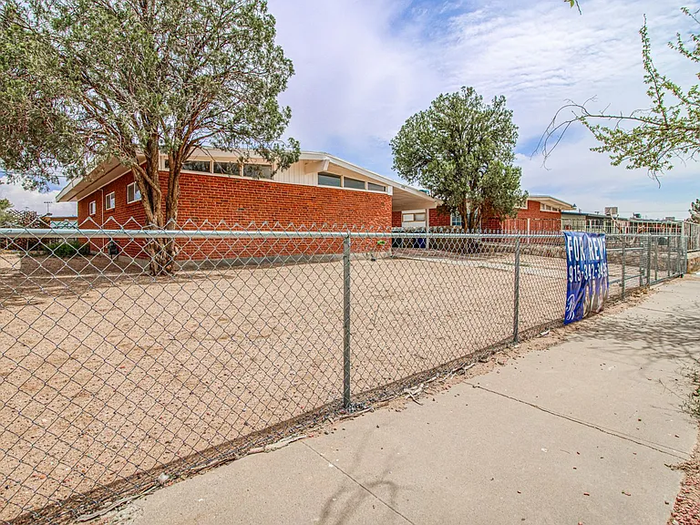 8818 Mount Elbert Dr — Photo 40