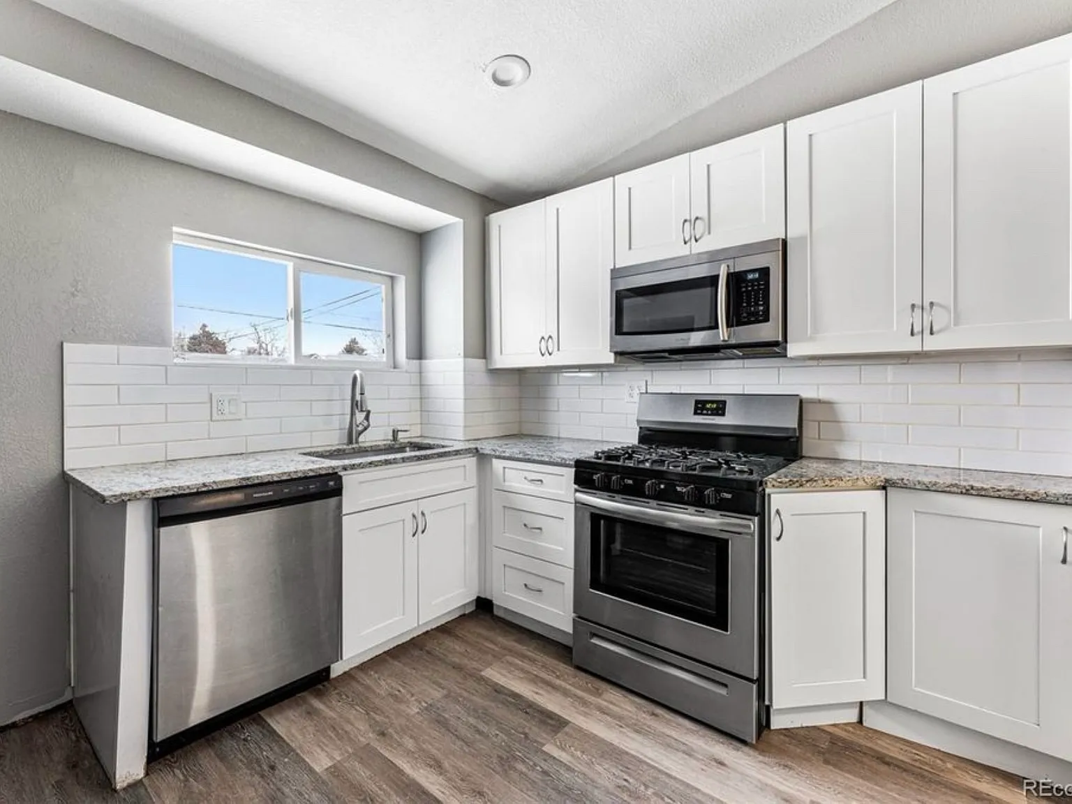 3 bed, 800 sqft, $2,150 — Photo 1