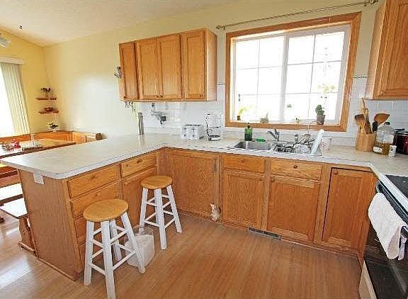 3rd image of 924 S Walnut Street