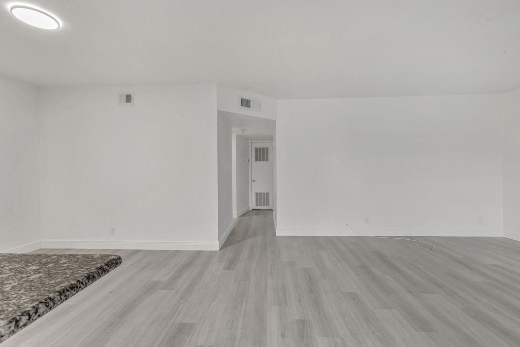 651 PINE Drive #204, photo 5