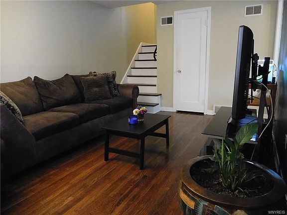 4th image of 926 Highland Ave