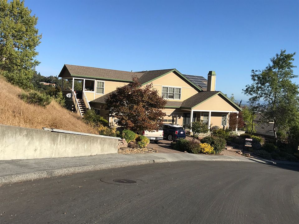 1st image of 121 Fox Crossing Ct