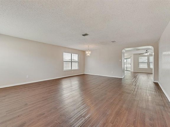 5th image of 321 Sandlewood Ln