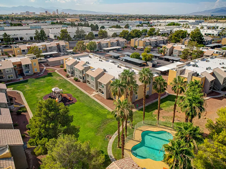 Citrus Apartments — Photo 43