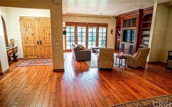 4th image of 9505 Langdon Ave