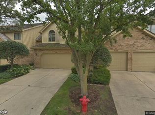 8523 Thistlewood Ct, Darien, IL 60561
