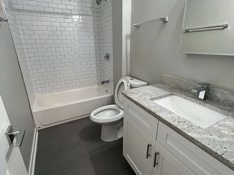 1554 W Hollywood Ave — Photo 6