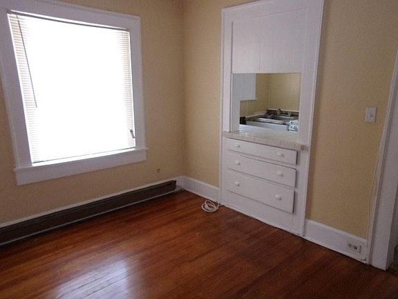 5th image of 619 Kirkwood Ter N APT 2