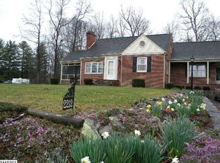 2212 Lyndhurst Rd, Waynesboro, VA 22980