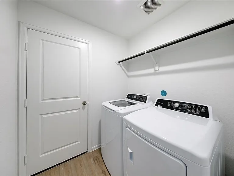 20930 Zuccala Dr — Photo 15