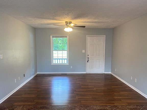 3rd image of 114 Glenn Brook Ln