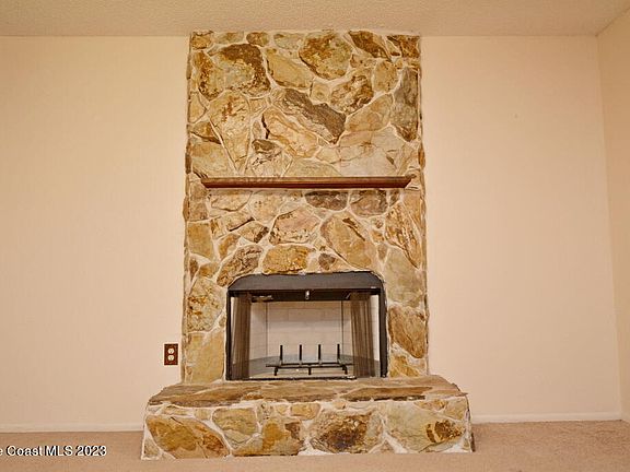 4th image of 1047 Porpoise Dr