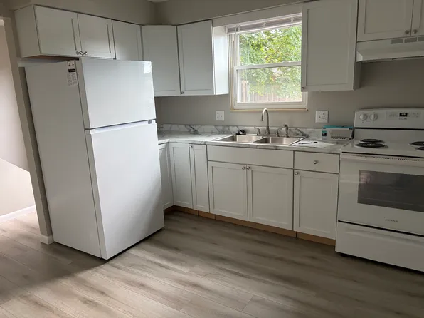 32 Dicks Dr #15, Shelby, OH 44875