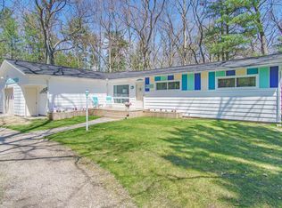 6412 Ridge Rd, Pentwater, MI 49449