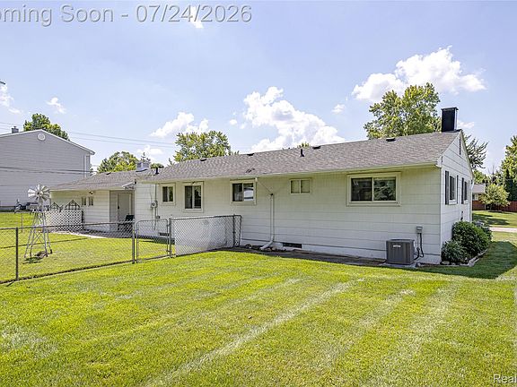 5th image of 280 Kintyre Dr