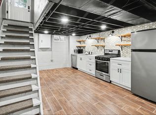 914 1/2 W 5th St, Pella, IA 50219