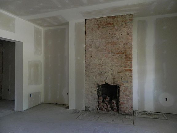 4th image of 525 Saint Clair Ave
