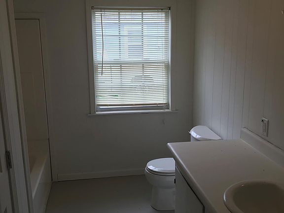 4th image of 1117 Avenue C