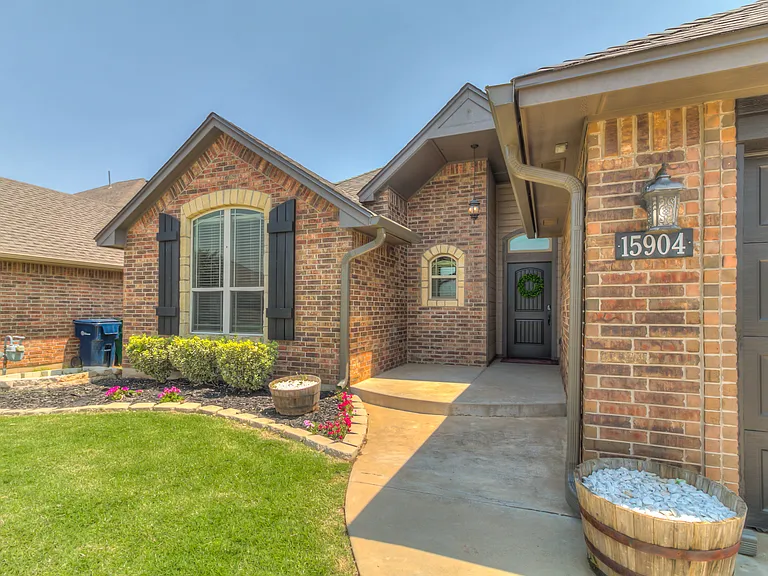 15904 Positano Dr — Photo 2