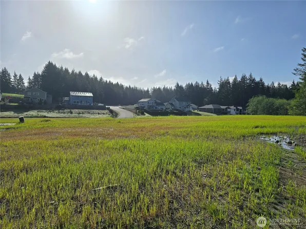 140 E Donbob Lane, Allyn, WA 98524