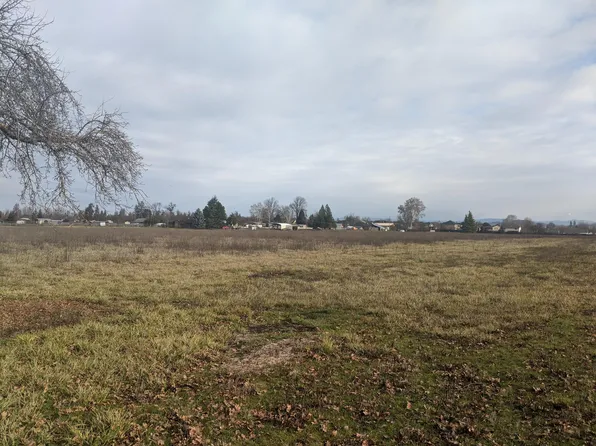 Upton Rd, Central Point, OR 97502