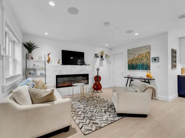 1020 Odlum Dr, Vancouver, BC V5L 5A1