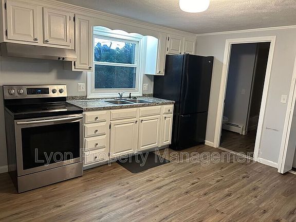 2nd image of 1960 Smith St #5