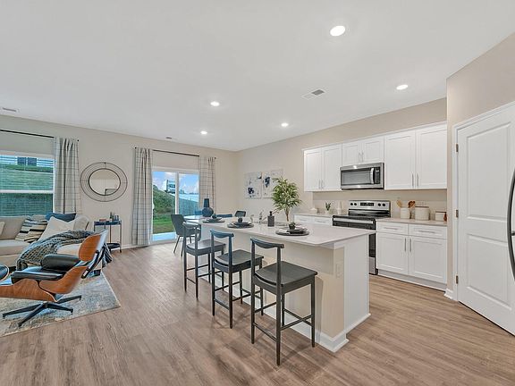 5th image of 4131 Lone Oak Cir NE