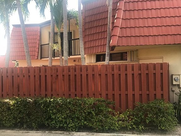3rd image of 3855 Victoria Dr